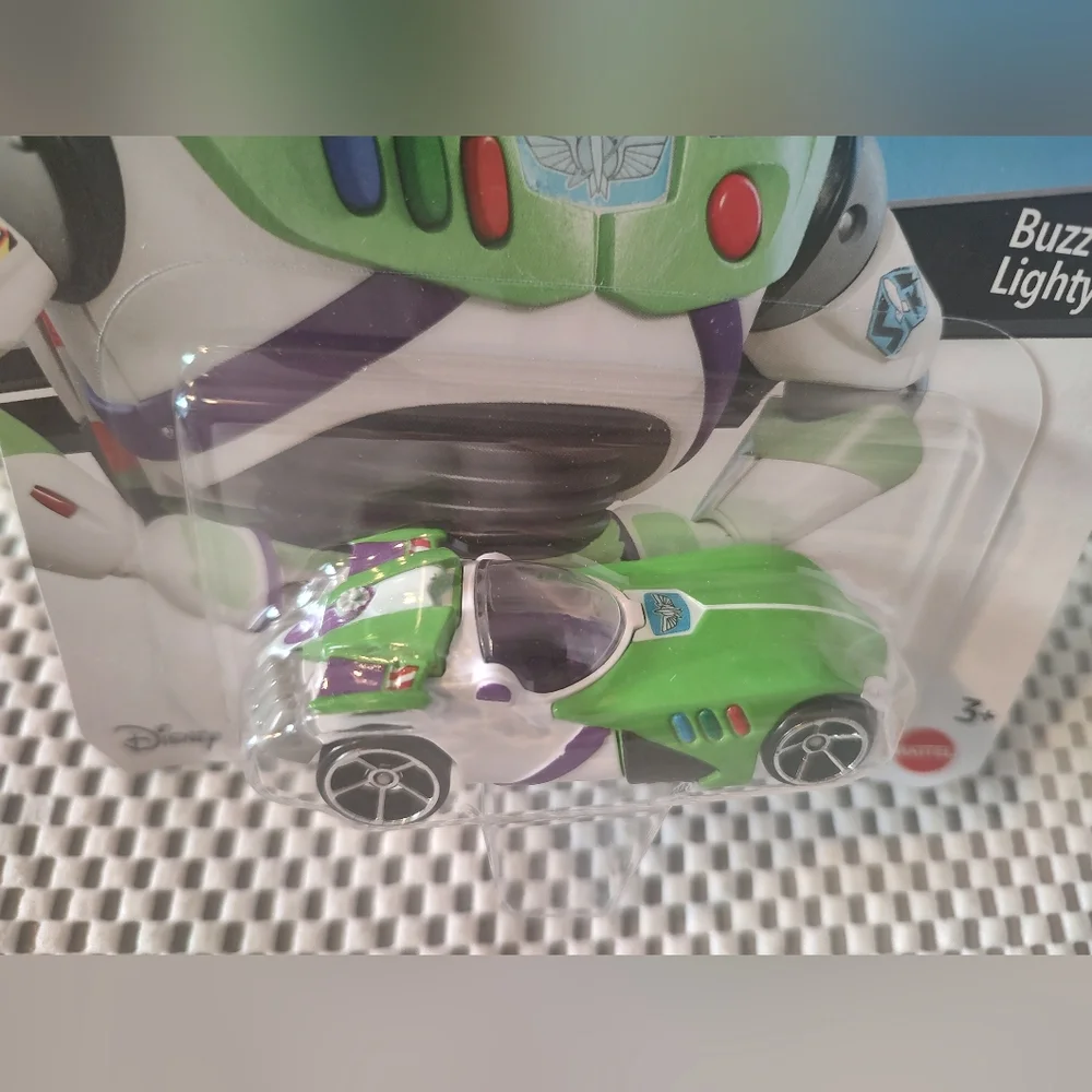 Hot Wheels Disney Pixar Toy Story Buzz Lightyear Character Car NWT